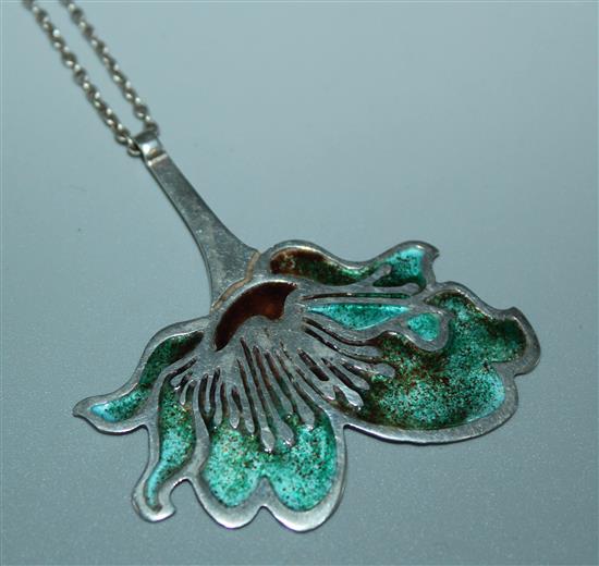 Alastair Norman Grant, an Art Nouveau style silver and enamel flower pendant on chain, Edinburgh 1976(-)